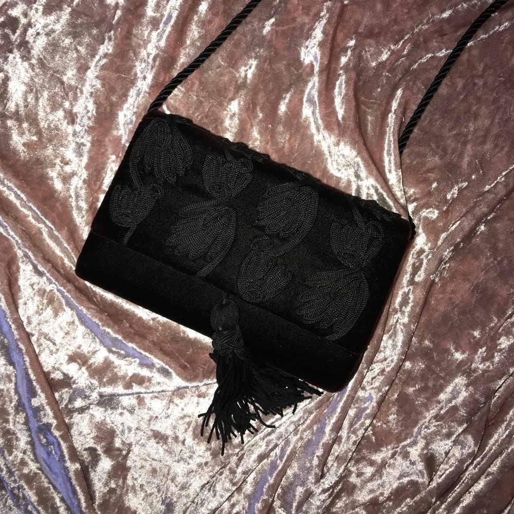 Black velvet side purse:)